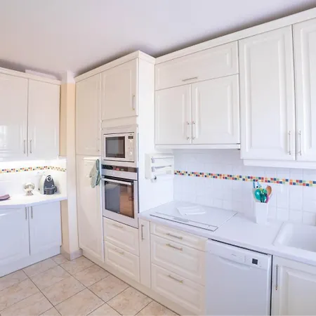 Elegance - Balcony & Quiet Near Shops Daire Cannes